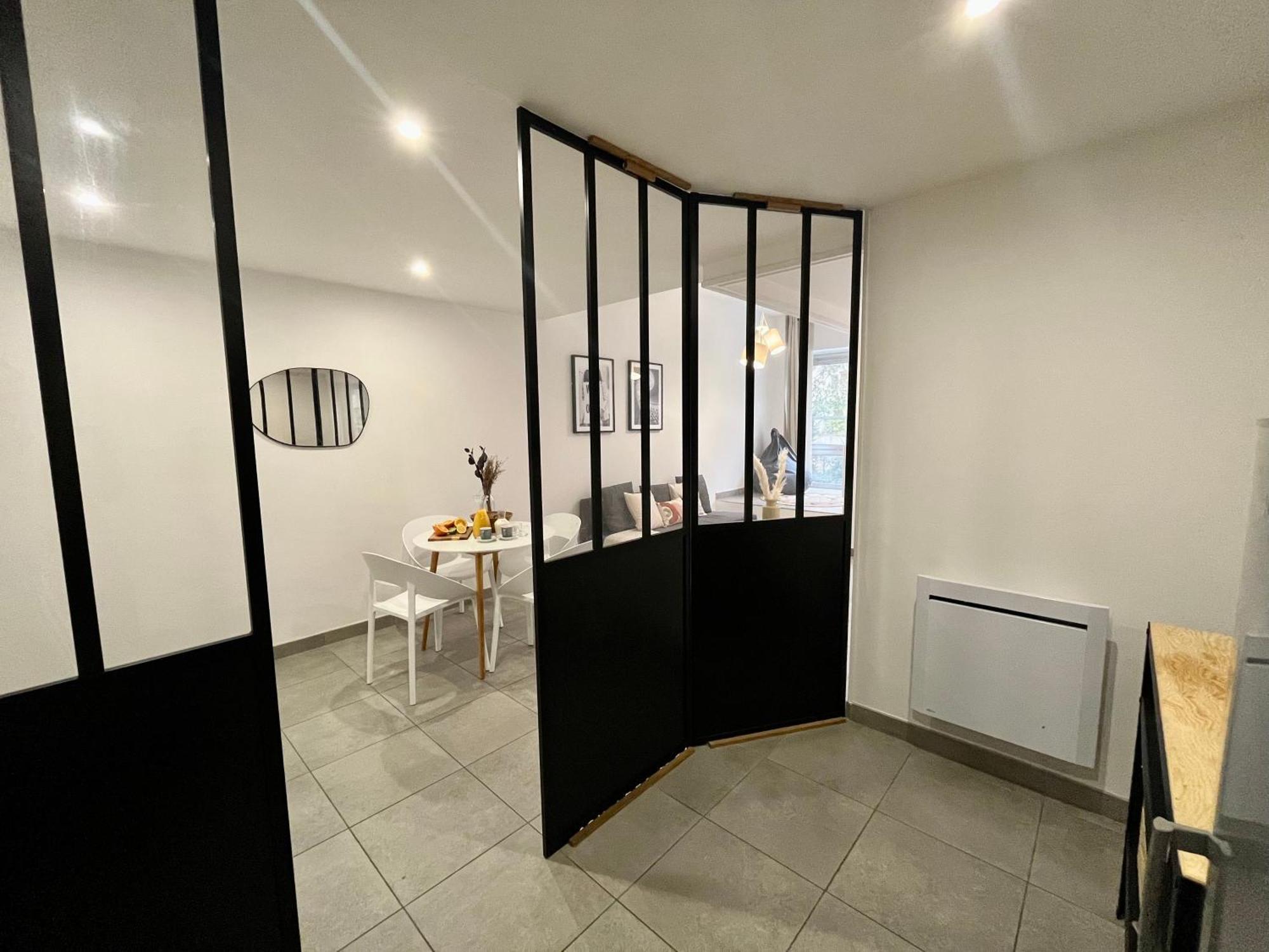 Suite Danbury Lyon Exterior photo